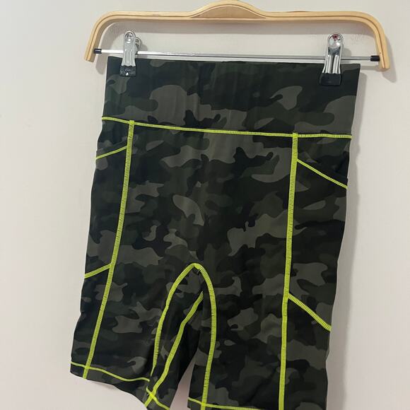 All Access Green Camo Biker Shorts Size Small - Picture 3 of 4